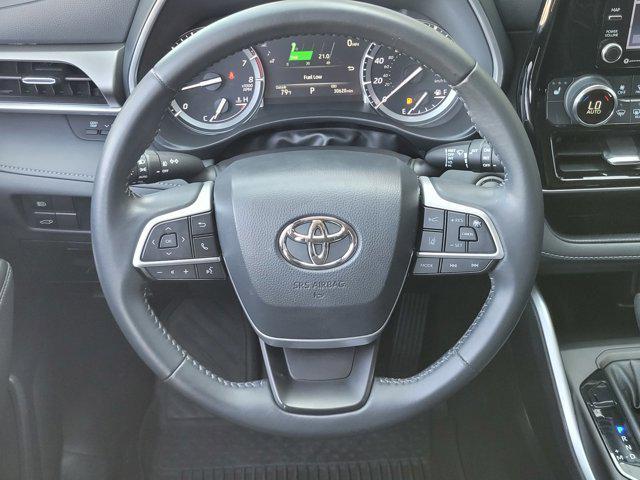 used 2022 Toyota Highlander car, priced at $37,999