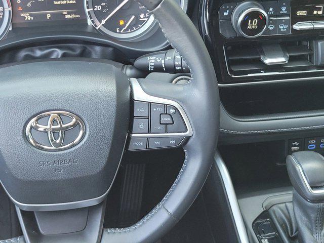 used 2022 Toyota Highlander car, priced at $37,999