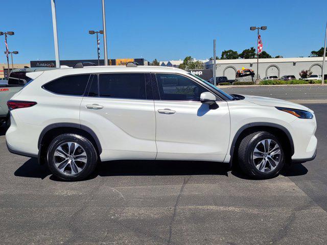 used 2022 Toyota Highlander car, priced at $37,999