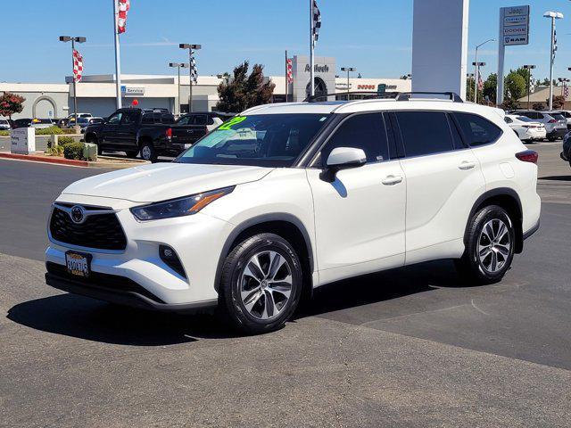 used 2022 Toyota Highlander car, priced at $37,999