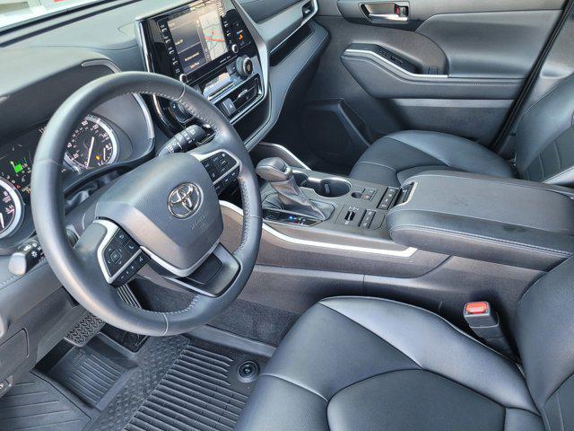 used 2022 Toyota Highlander car, priced at $37,999