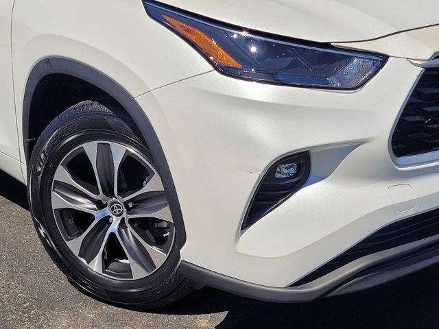 used 2022 Toyota Highlander car, priced at $37,999
