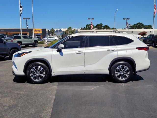 used 2022 Toyota Highlander car, priced at $37,999