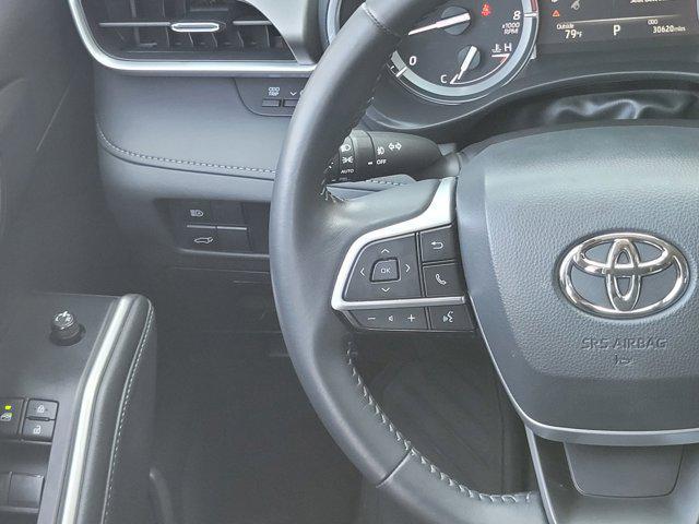 used 2022 Toyota Highlander car, priced at $37,999