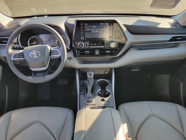 used 2022 Toyota Highlander car, priced at $38,999