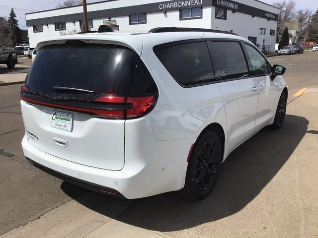 new 2024 Chrysler Pacifica car, priced at $40,153