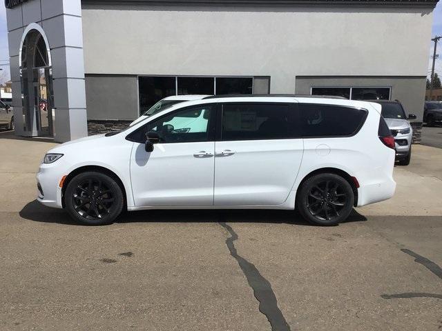 new 2024 Chrysler Pacifica car, priced at $45,506