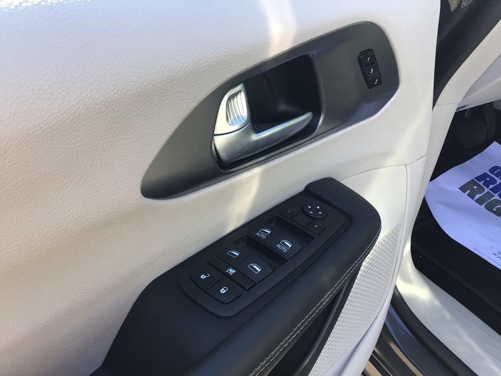used 2023 Chrysler Pacifica car, priced at $27,000