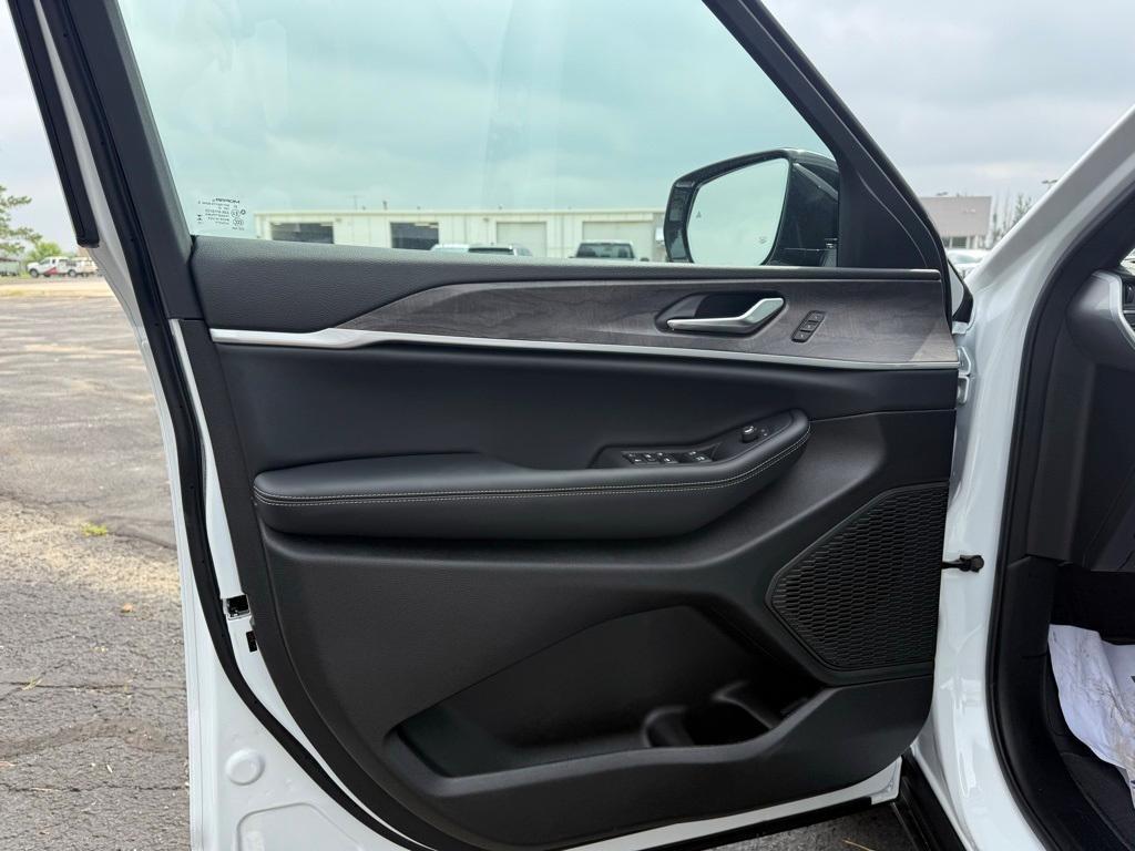 new 2025 Jeep Grand Cherokee L car, priced at $51,547