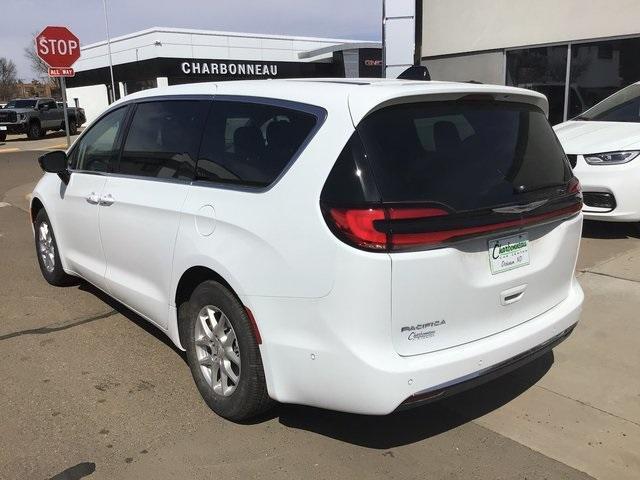 new 2024 Chrysler Pacifica car, priced at $43,486