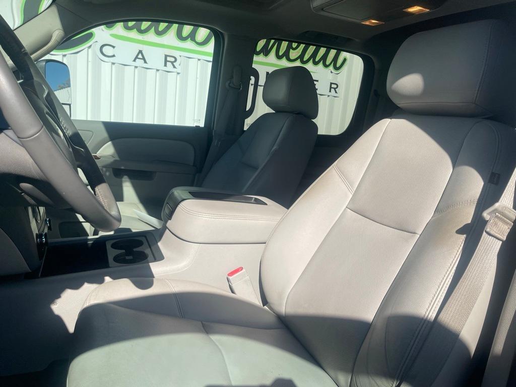 used 2014 Chevrolet Silverado 2500 car, priced at $28,000