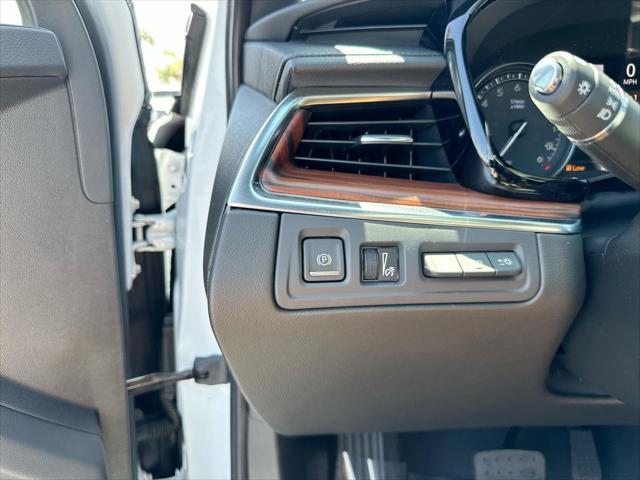 new 2025 Cadillac XT5 car, priced at $54,590