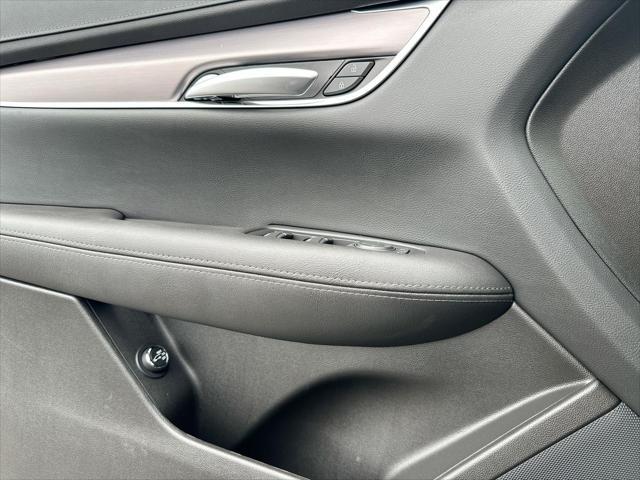 new 2025 Cadillac XT5 car, priced at $45,415