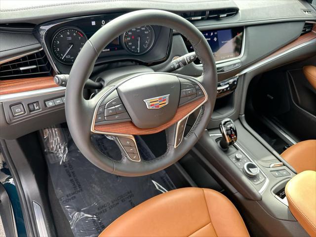 new 2025 Cadillac XT5 car, priced at $50,090