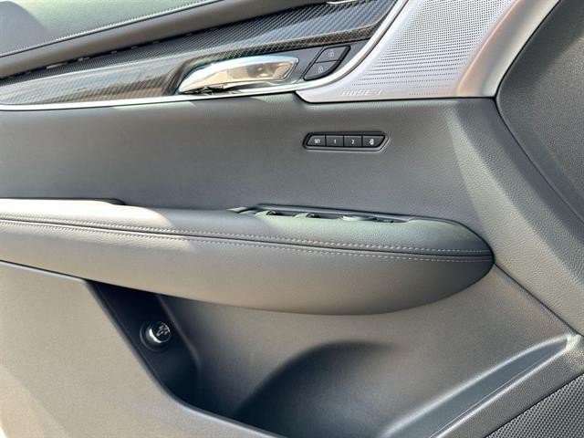 new 2025 Cadillac XT6 car, priced at $63,665