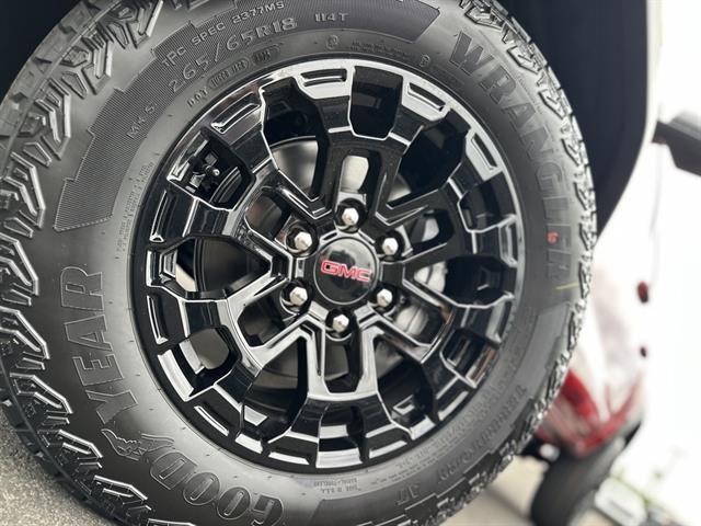 new 2026 GMC Canyon car, priced at $43,288