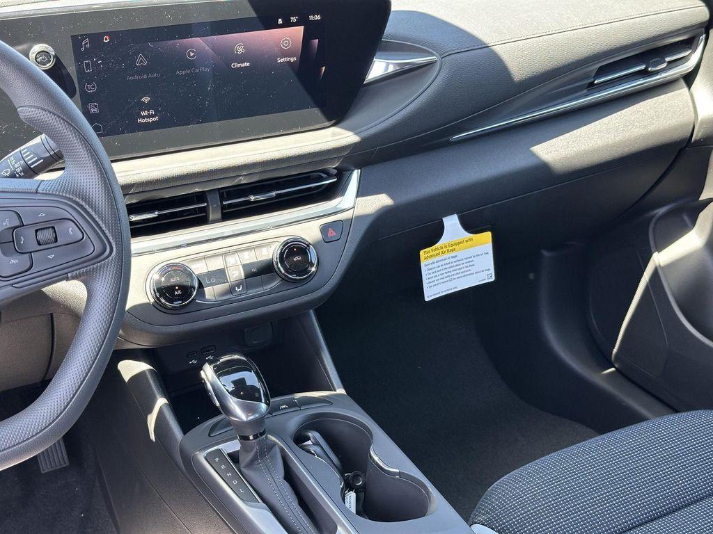 new 2025 Buick Envista car, priced at $23,536