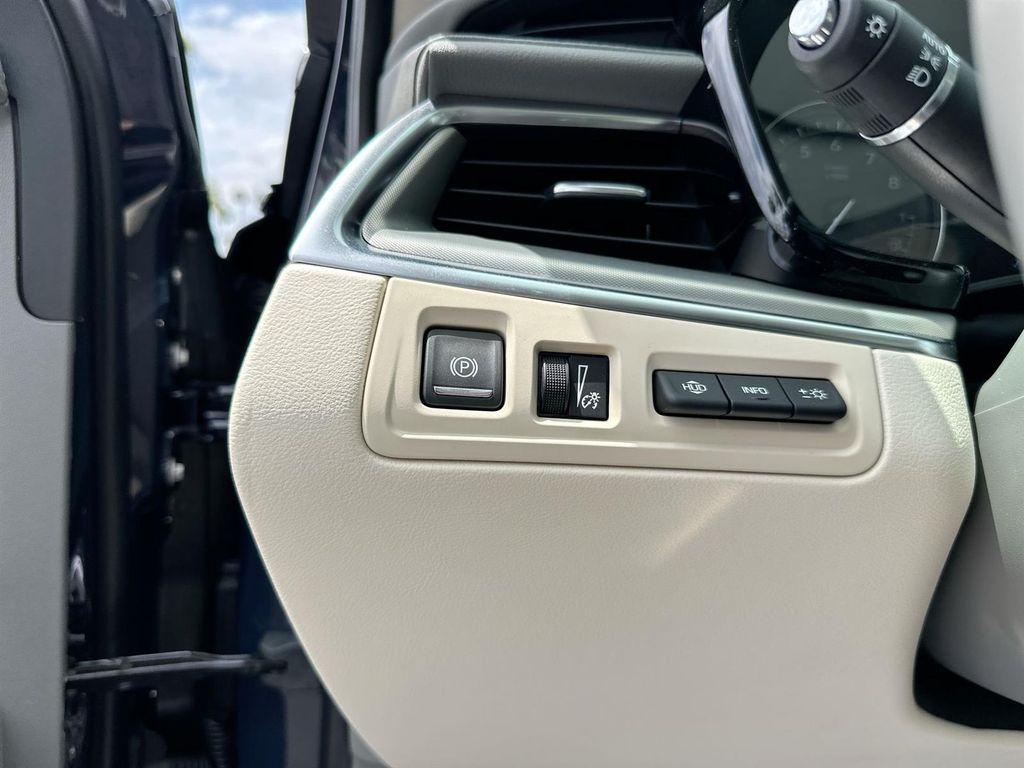 new 2025 Cadillac XT5 car, priced at $52,290