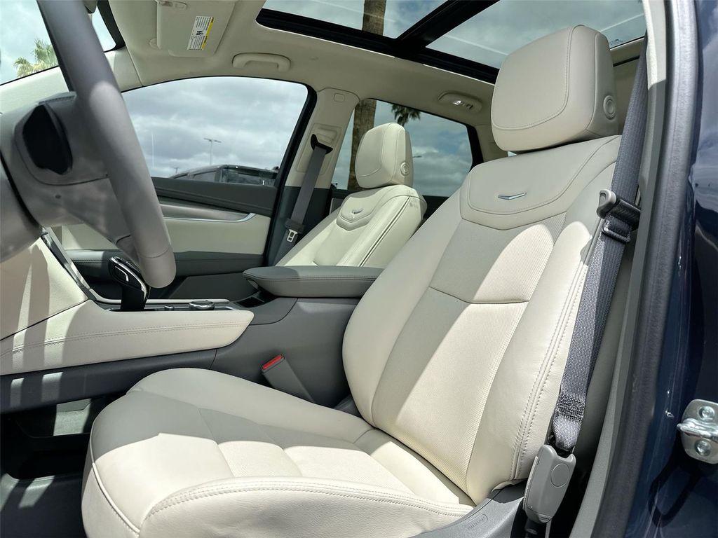 new 2025 Cadillac XT5 car, priced at $52,290