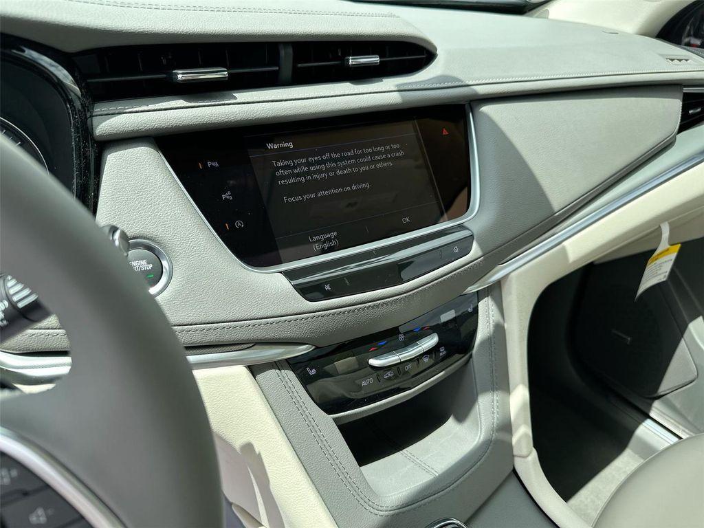 new 2025 Cadillac XT5 car, priced at $52,290