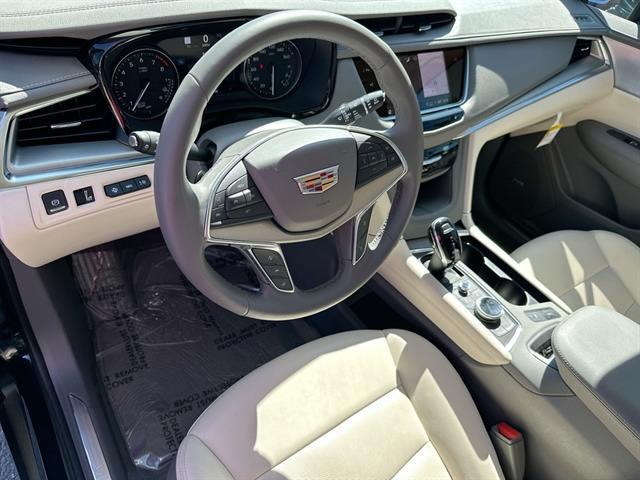 new 2025 Cadillac XT5 car, priced at $52,390