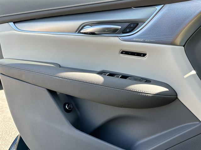 new 2025 Cadillac XT5 car, priced at $52,390