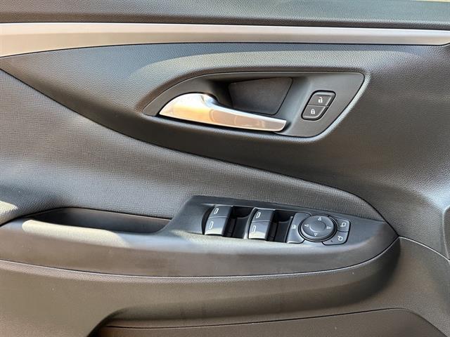 new 2025 Buick Envista car, priced at $23,536