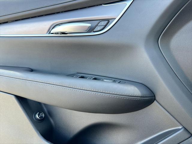 new 2025 Cadillac XT5 car, priced at $40,915
