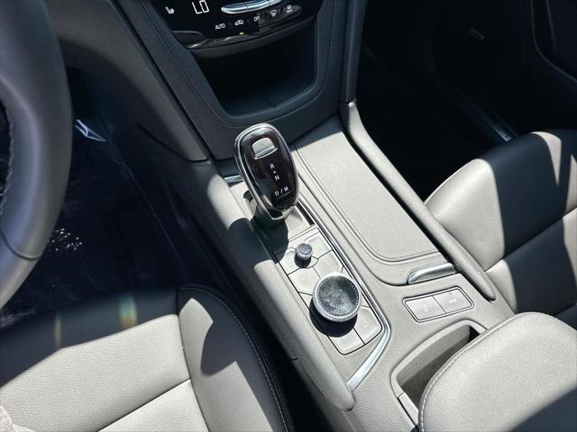 new 2025 Cadillac XT5 car, priced at $40,915