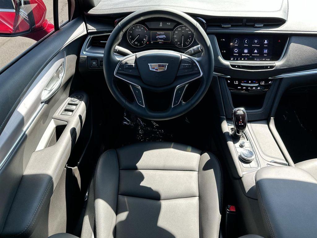 new 2025 Cadillac XT5 car, priced at $39,415
