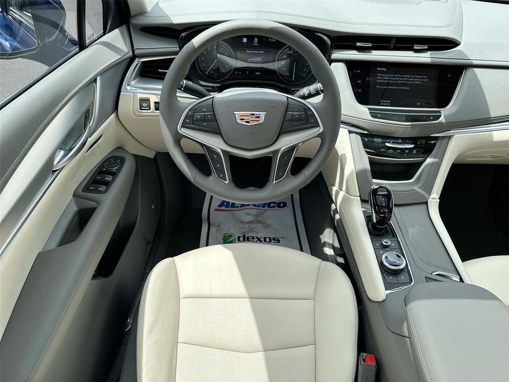 new 2025 Cadillac XT5 car, priced at $49,990