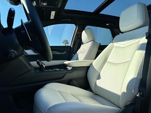 new 2025 Cadillac XT5 car, priced at $63,690