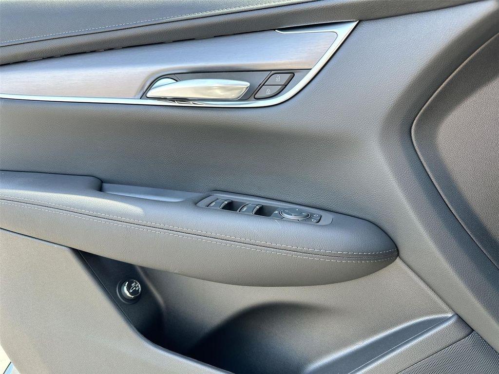 new 2025 Cadillac XT5 car, priced at $40,790