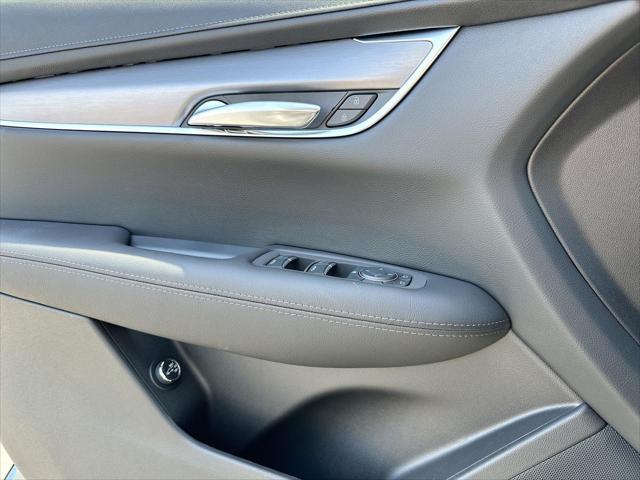 new 2025 Cadillac XT5 car, priced at $44,790