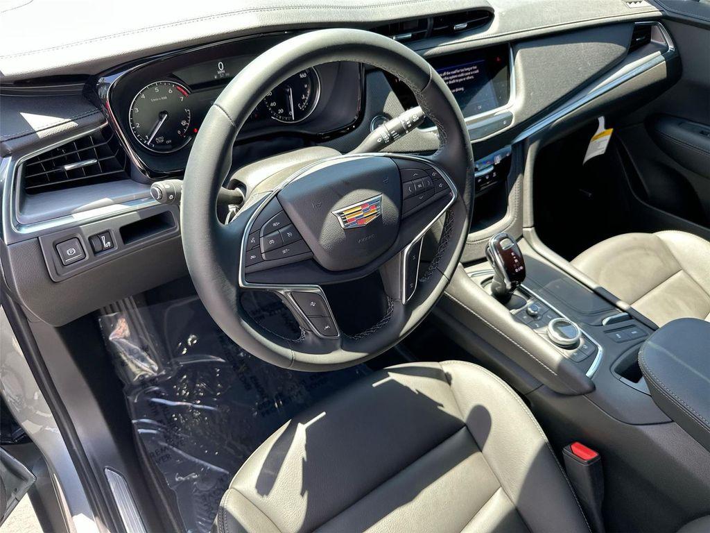new 2025 Cadillac XT5 car, priced at $40,790