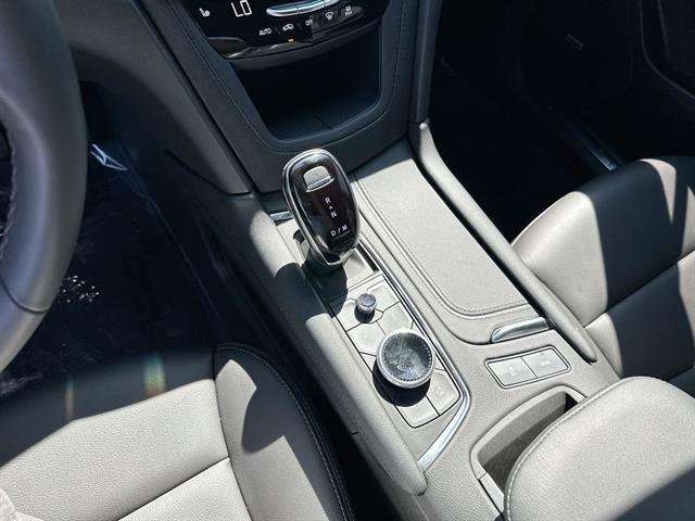 new 2025 Cadillac XT5 car, priced at $40,015