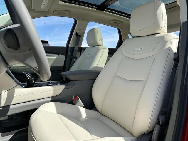 new 2025 Cadillac XT5 car, priced at $54,590