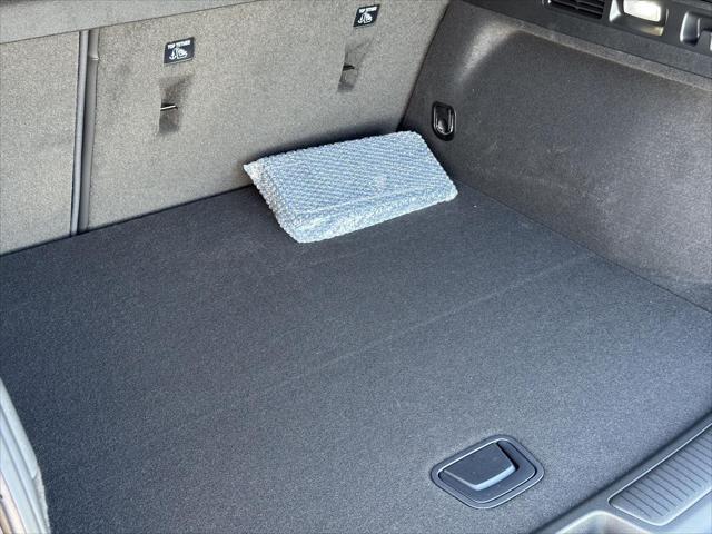 new 2025 Buick Envision car, priced at $39,986