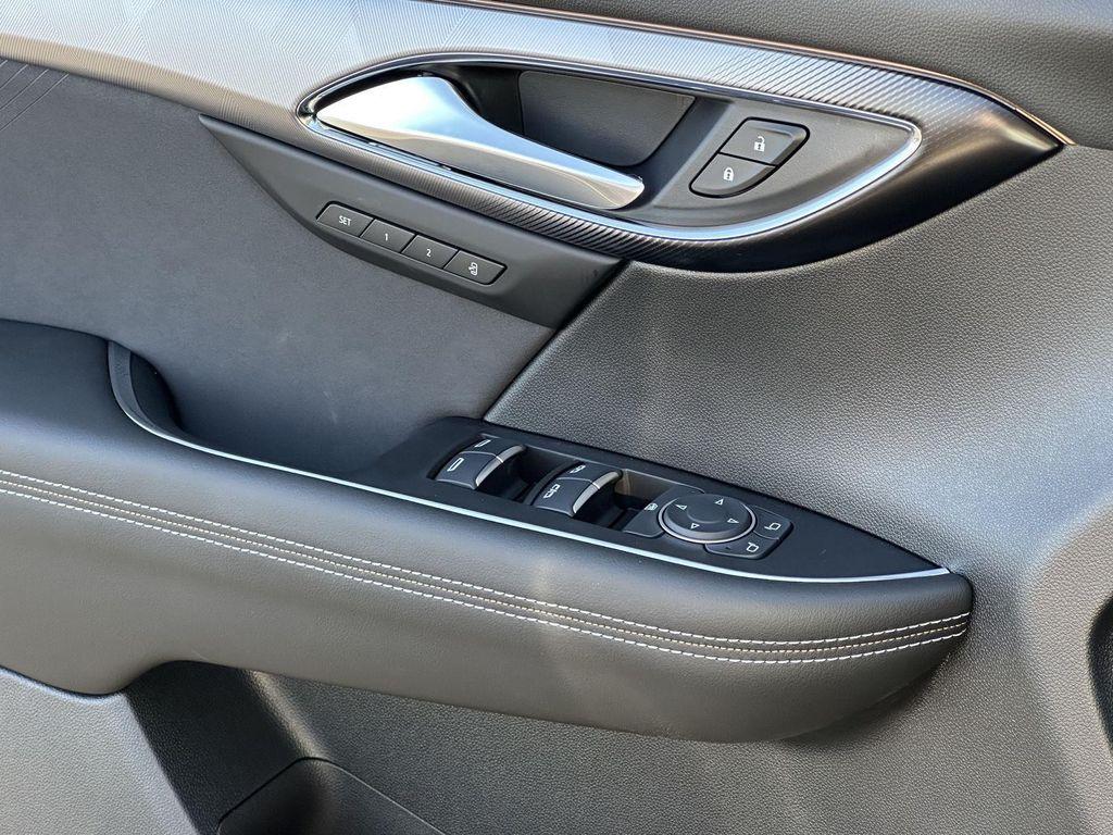 new 2025 Buick Envision car, priced at $39,986