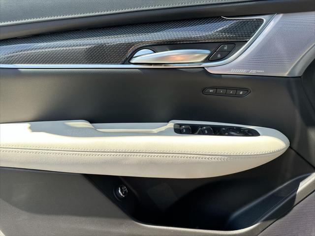 new 2025 Cadillac XT5 car, priced at $61,265