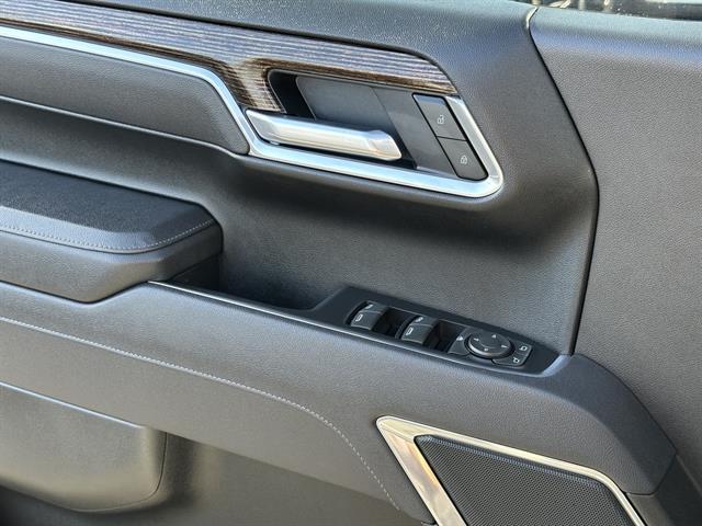 new 2025 GMC Sierra 1500 car, priced at $43,590