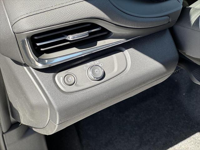 new 2025 Buick Envista car, priced at $24,971