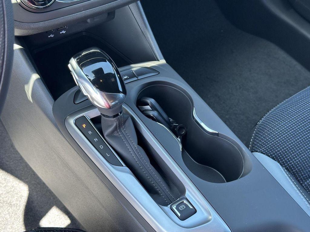 new 2025 Buick Envista car, priced at $22,971