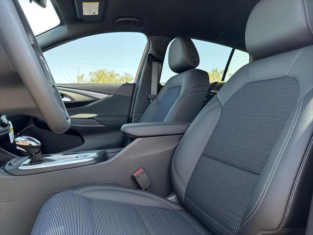 new 2025 Buick Envista car, priced at $22,971