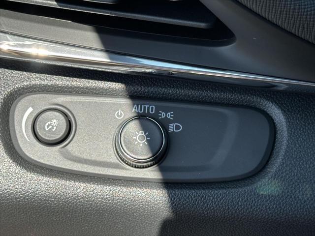 new 2025 Buick Envista car, priced at $22,971