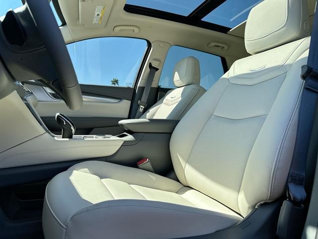 new 2025 Cadillac XT5 car, priced at $57,090