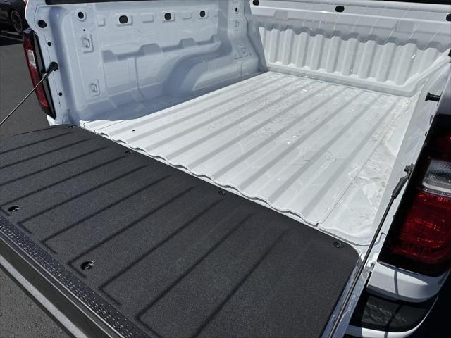new 2025 GMC Canyon car, priced at $40,095
