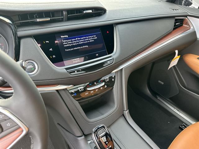 new 2025 Cadillac XT5 car, priced at $57,090