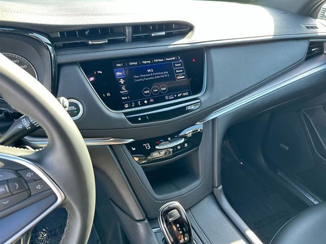 new 2025 Cadillac XT5 car, priced at $37,415