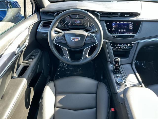new 2025 Cadillac XT5 car, priced at $37,415